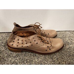 Bueno ladies shoes size 38 European Brown Leather Holy Shoes